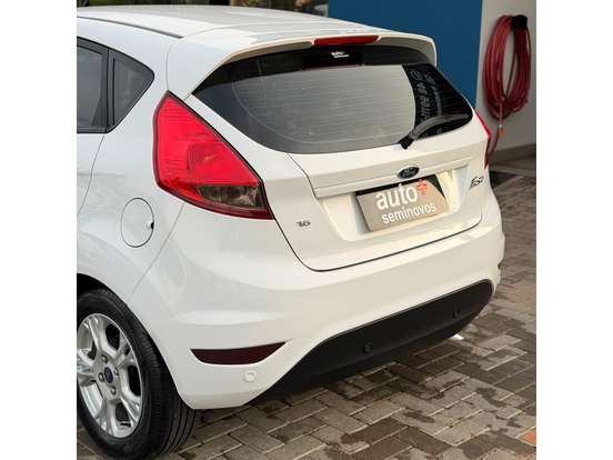 FORD-FIESTA-2015