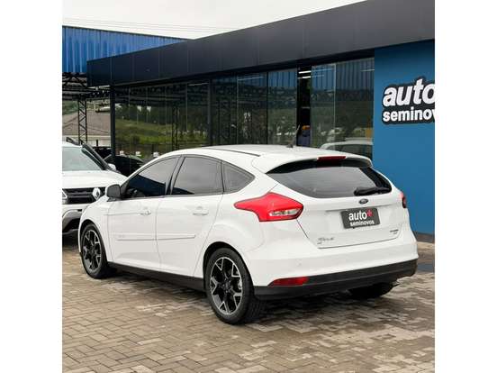 FORD-FOCUS-2015