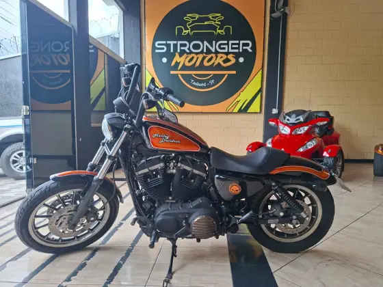 HARLEY-DAVIDSON SPORTSTER XL 883 R 
