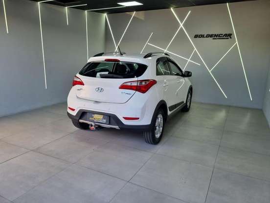HYUNDAI-HB20X-1.6 16V STYLE FLEX 4P MANUAL HYUNDAI-HB20X-2014