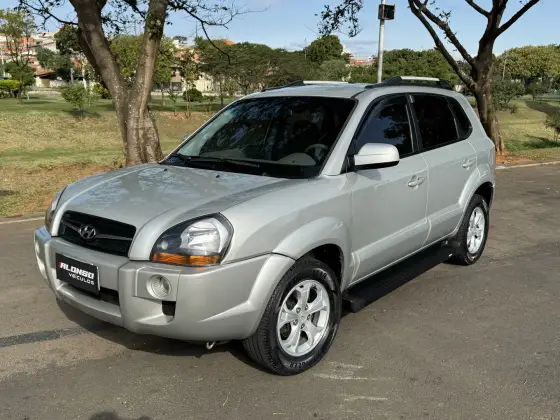 HYUNDAI TUCSON 2.0 MPFI GLS 16V 143CV 2WD GASOLINA 4P AUTOMÁTICO HYUNDAI TUCSON 2.0 MPFI GLS 16V 143CV 2WD GASOLINA 4P AUTOMÁTICO