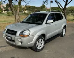 HYUNDAI TUCSON 2.0 MPFI GLS 16V 143CV 2WD GASOLINA 4P AUTOMÁTICO HYUNDAI TUCSON 2.0 MPFI GLS 16V 143CV 2WD GASOLINA 4P AUTOMÁTICO