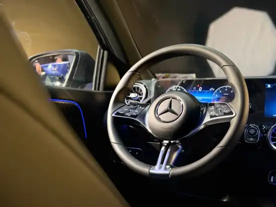 MERCEDES-BENZ-GLA 200-2025