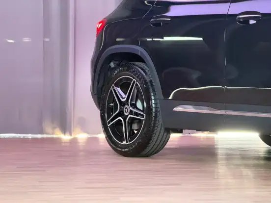 MERCEDES-BENZ-GLA 200-2025