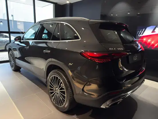 MERCEDES-BENZ-GLC 300-2026
