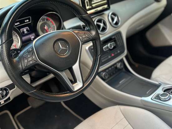 MERCEDES-BENZ-GLA 200-2015