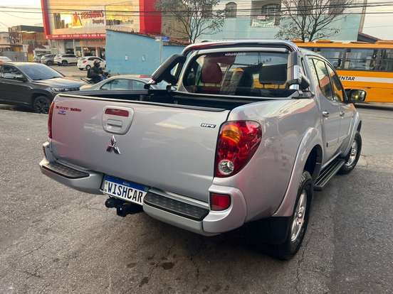 MITSUBISHI-L200 TRITON-3.2 HPE 4X4 CD 16V TURBO INTERCOOLER DIESEL 4P AUTOMÁTICO MITSUBISHI-L200 TRITON-2013