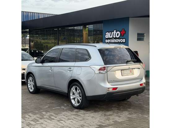 MITSUBISHI-OUTLANDER-2.0 16V GASOLINA 4P AUTOMÁTICO MITSUBISHI-OUTLANDER-2014
