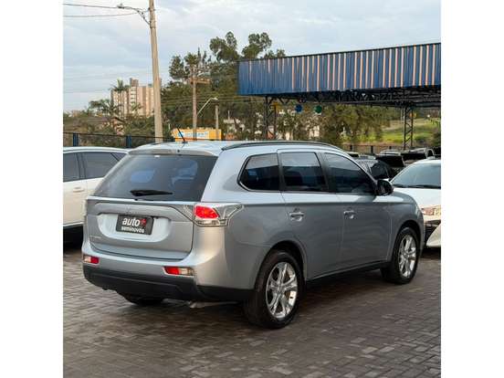 MITSUBISHI-OUTLANDER-2014