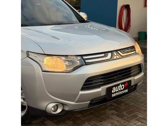 MITSUBISHI-OUTLANDER-2014