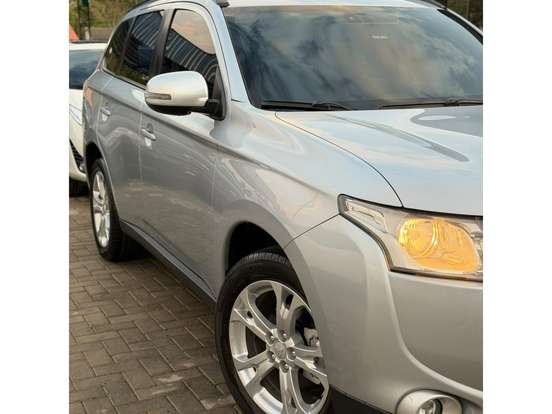 MITSUBISHI-OUTLANDER-2014