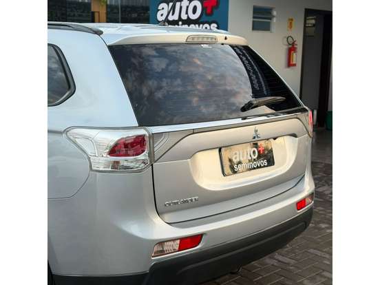 MITSUBISHI-OUTLANDER-2.0 16V GASOLINA 4P AUTOMÁTICO MITSUBISHI-OUTLANDER-2014