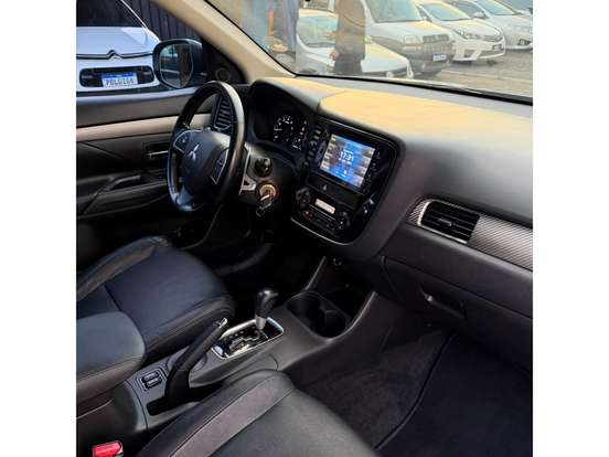 MITSUBISHI-OUTLANDER-2014