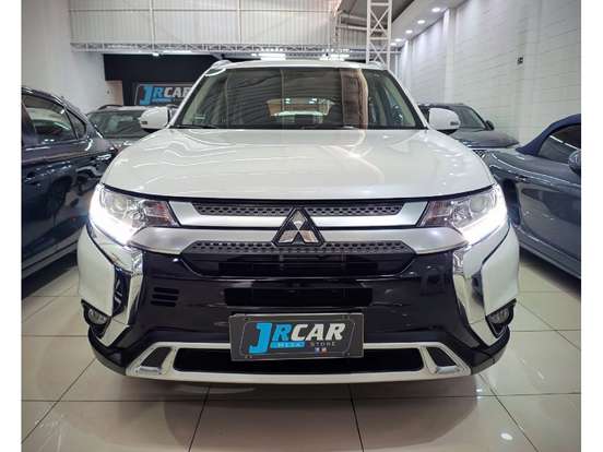 MITSUBISHI-OUTLANDER-2021