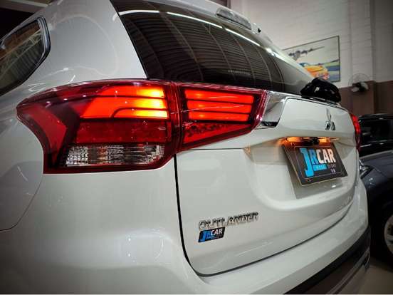 MITSUBISHI-OUTLANDER-2.0 MIVEC GASOLINA HPE AUTOMÁTICO MITSUBISHI-OUTLANDER-2021