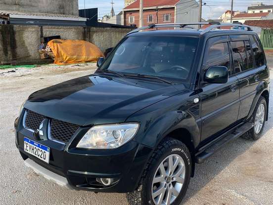 MITSUBISHI-PAJERO TR4-2.0 4X4 16V 140CV FLEX 4P AUTOMÁTICO MITSUBISHI-PAJERO TR4-2011