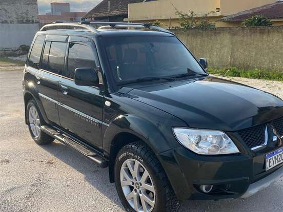 MITSUBISHI-PAJERO TR4-2.0 4X4 16V 140CV FLEX 4P AUTOMÁTICO MITSUBISHI-PAJERO TR4-2011
