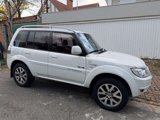 MITSUBISHI-PAJERO TR4-2.0 4X4 16V 140CV FLEX 4P AUTOMÁTICO MITSUBISHI-PAJERO TR4-2014