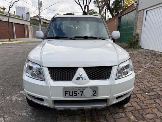 MITSUBISHI-PAJERO TR4-2.0 4X4 16V 140CV FLEX 4P AUTOMÁTICO MITSUBISHI-PAJERO TR4-2014