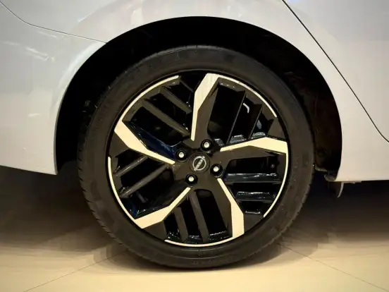 NISSAN-VERSA-2023