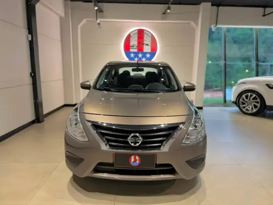 NISSAN-VERSA-2018