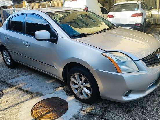NISSAN-SENTRA-2010