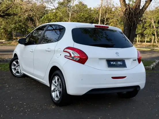 PEUGEOT-208-2015