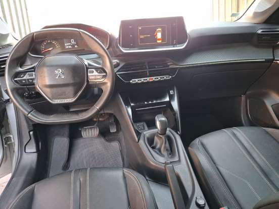 PEUGEOT-208-2021