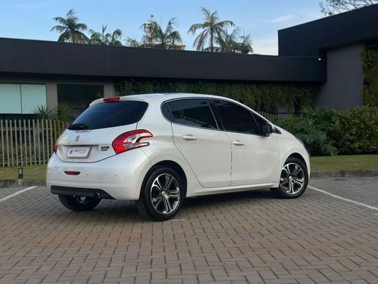 PEUGEOT-208-1.6 GRIFFE 16V FLEX 4P AUTOMÁTICO PEUGEOT-208-2014