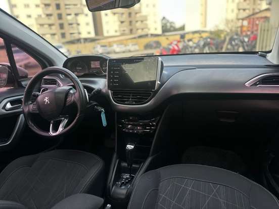 PEUGEOT-208-2014