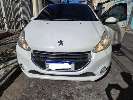 PEUGEOT-208-1.6 GRIFFE 16V FLEX 4P AUTOMÁTICO PEUGEOT-208-2014