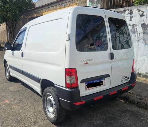 PEUGEOT-PARTNER-2021