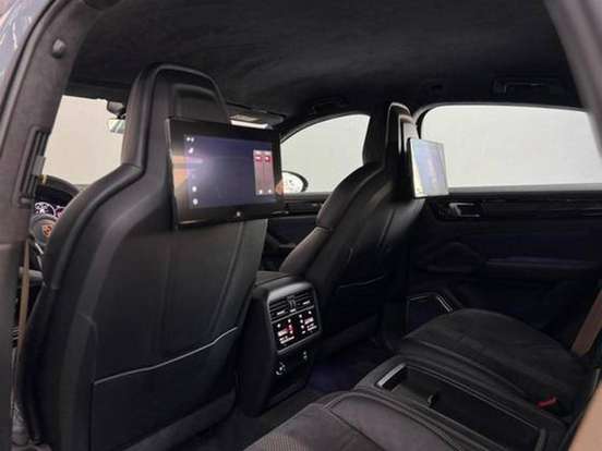 PORSCHE-CAYENNE-2022