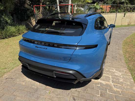 PORSCHE-TAYCAN-2023