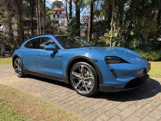 PORSCHE-TAYCAN-2023