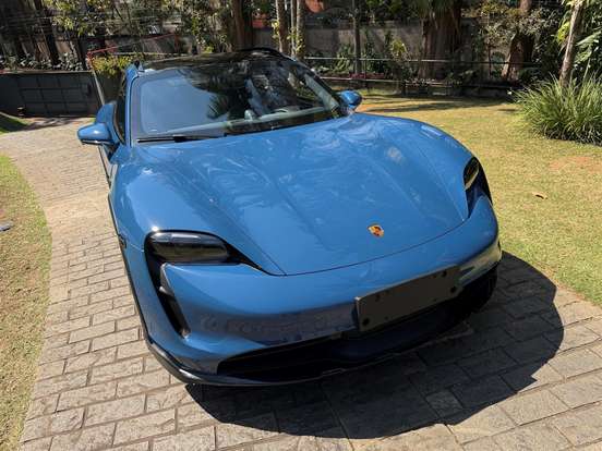 PORSCHE-TAYCAN-2023