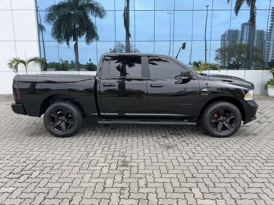 RAM-CLASSIC-5.7 V8 GASOLINA LARAMIE CD 4X4 AUTOMÁTICO RAM-CLASSIC-2022