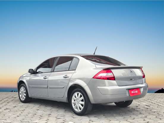 RENAULT-MEGANE-2010