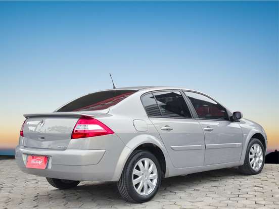 RENAULT-MEGANE-2.0 DYNAMIQUE SEDAN 16V GASOLINA 4P AUTOMÁTICO RENAULT-MEGANE-2010