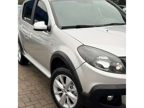 RENAULT-SANDERO-1.6 STEPWAY 16V FLEX 4P AUTOMÁTICO RENAULT-SANDERO-2013