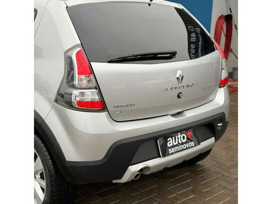 RENAULT-SANDERO-1.6 STEPWAY 16V FLEX 4P AUTOMÁTICO RENAULT-SANDERO-2013