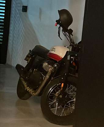 ROYAL ENFIELD-INTERCEPTOR-2023