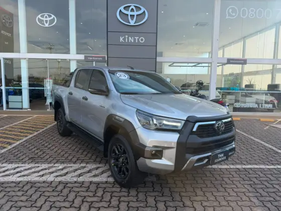 TOYOTA HILUX 2.8 D-4D TURBO DIESEL CD CONQUEST 4X4 AUTOMÁTICO TOYOTA HILUX 2.8 D-4D TURBO DIESEL CD CONQUEST 4X4 AUTOMÁTICO