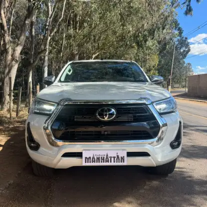 TOYOTA-HILUX-2023