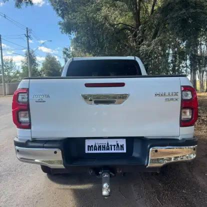 TOYOTA-HILUX-2023