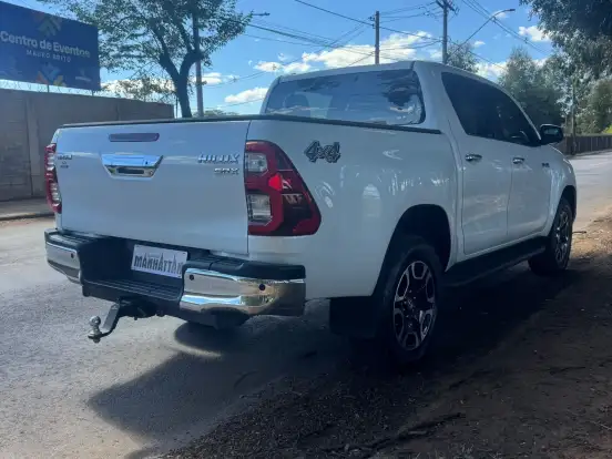 TOYOTA-HILUX-2.8 D-4D TURBO DIESEL CD SRX 4X4 AUTOMÁTICO TOYOTA-HILUX-2023