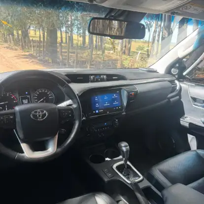 TOYOTA-HILUX-2.8 D-4D TURBO DIESEL CD SRX 4X4 AUTOMÁTICO TOYOTA-HILUX-2023