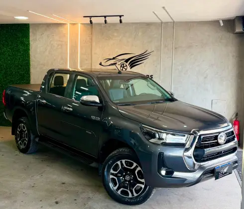 TOYOTA HILUX 2.8 D-4D TURBO DIESEL CD SRX 4X4 AUTOMÁTICO
