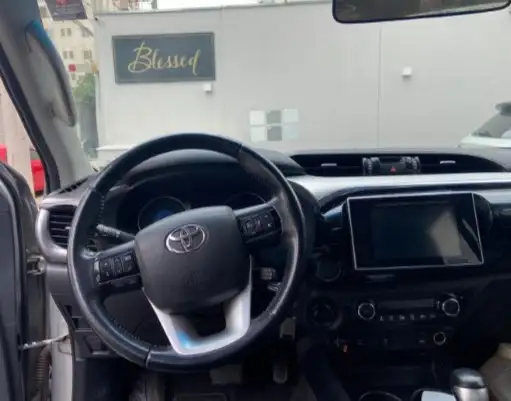 TOYOTA-HILUX-2017