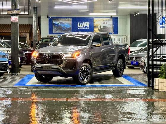 TOYOTA HILUX 2.8 D-4D TURBO DIESEL CD SRX 4X4 AUTOMÁTICO